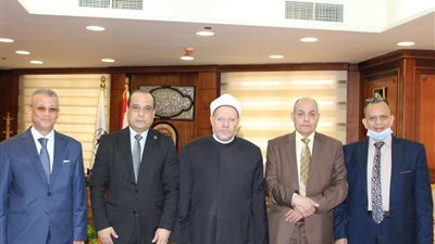 مفتي الديار يزور رئيس النيابة الإدارية لتهنئته علي منصبه