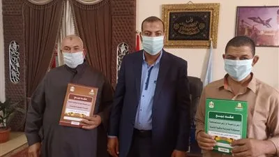 تسليم 17 عقد تقنين أراضي أملاك الدولة للمستفيدين في كفر الشيخ