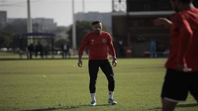 حقيقة رحيل علي معلول عن الأهلي