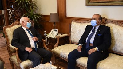 محافظ بورسعيد يبحث مع مساعد وزير التموين التعاون المشترك 