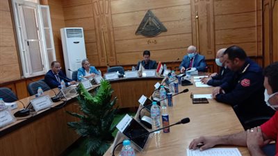 جامعة بنها: تطعيم الطلاب الجدد وتوقيع الكشف الطبي عليهم