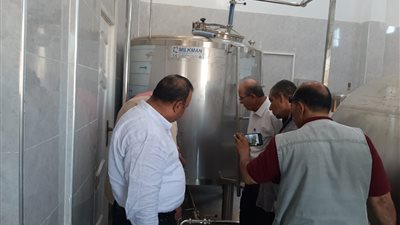 وكيل زراعة الفيوم يتفقد مركز تجميع الألبان بإطسا (صور)