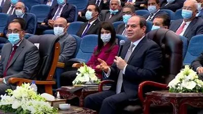 تعويضات لهؤلاء.. 8 رسائل مهمة من السيسي خلال تفقده تطوير ميناء الإسكندرية