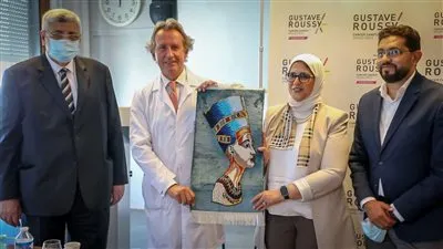 وزيرة الصحة تتفقد المركز القومي لعلاج الأورام بفرنسا 