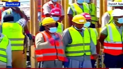 عمال ميناء الإسكندرية يهتفون 