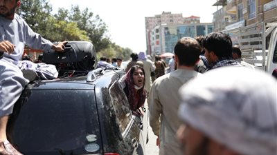 طالبان تطلق النار في الهواء لتفريق المتظاهرين في كابول 