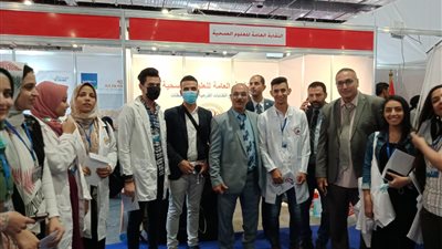 المئات من خريجي 