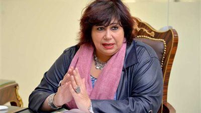 وزيرة الثقافة: اتفاجئت بالإقبال على معرض الكتاب في بورسعيد (فيديو)