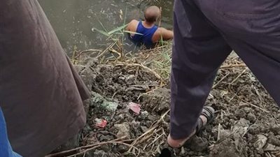 ساعات تحت الماء.. انتشال جثة غريق سيارة ترعة المريوطية