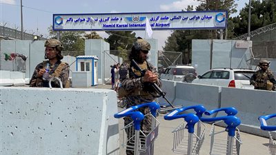 طالبان تسمح لـ 200 أمريكي ومدنيين آخرين بمغادرة أفغانستان 