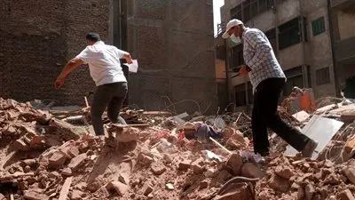 إخلاء 4 منازل مجاورة للعقار المنهار بشبرا الخيمة وإزالتها (صور)