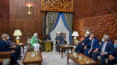 وزيرة الصحة تبحث مع شيخ الأزهر سبل التعاون في دعم القطاع الصحي (صور)