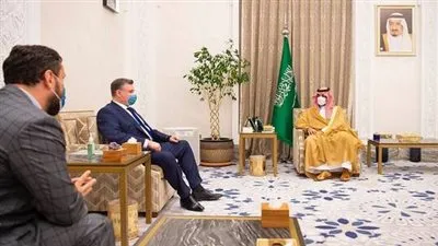 ولي العهد يستقبل رئيس لجنة الشؤون الدولية بمجلس الدوما الروسي