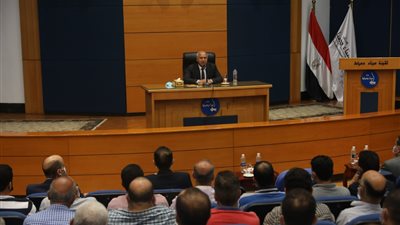كامل الوزير يوجه العاملين في ميناء دمياط بتكثيف الأعمال على المشروعات