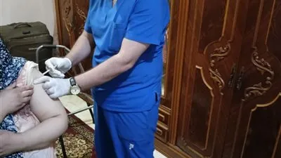 استمرار فعاليات التطعيم المنزلي ضد كورونا لأصحاب الأمراض في الدقهلية