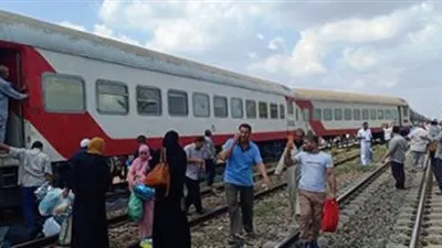 عودة حركة القطارات لطبيعتها بالشرقية إثر توقفها لخروج عربات عن القضبان