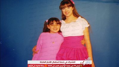 هبة مجدي تنشر صورة لها برفقة ياسمين عبد العزيز من طفولتهم