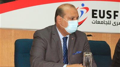 نائب رئيس الاتحاد الرياضي المصري للجامعات يستعرض 8 مشروعات شبابية 