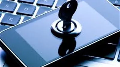 كيف تحمي هاتفك من الاختراق والتجسس؟.. خبير تكنولوجي يجيب (فيديو)  