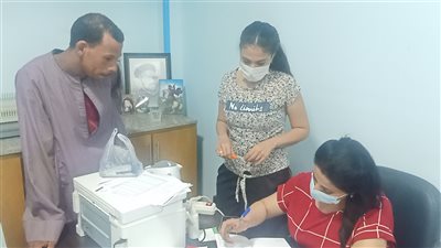 بروتوكول تعاون في نجع حمادي للتأمين الصحي على عمال النظافة (فيديو وصور)