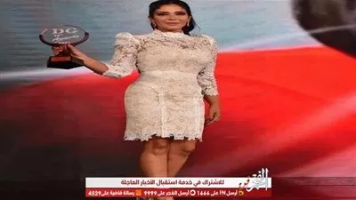 بهذه الطريقة.. منى زكي تحتفل بتكريمها في دير جيست
