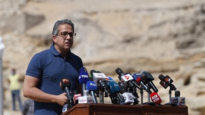 وزير الآثار: ندرس فرض عقوبات على من يقوم بمضايقة السياح (فيديو)