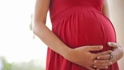 مستشار الرئيس يزف بشرى سارة عن تطعيم الحوامل بلقاح كورونا (فيديو)