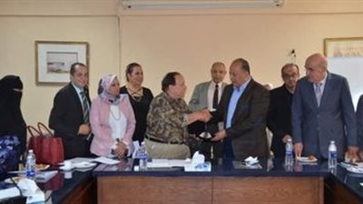 أعمدة قطاع الاتصالات والكتاب الصحفيون ينعون الفقيد 