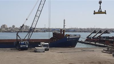 18 سفينة إجمالي الحركة الملاحية بموانئ بورسعيد 