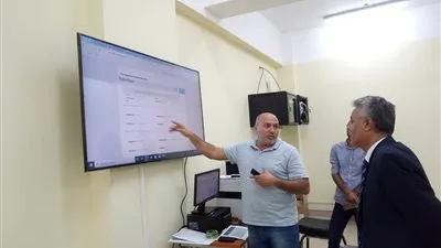 رئيس جامعة الوادي يتفقد الاختبارات الإلكترونية بفرع الجامعة المصرية بقنا