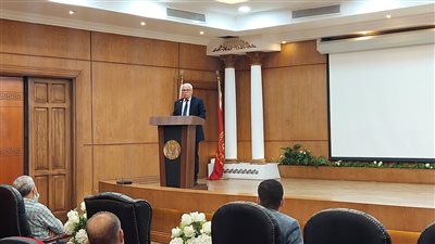 محافظ بورسعيد يوجه بتكثيف أعمال التجميل والنظافة في الأحياء 