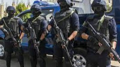 كشف ملابسات قيادة أحد الأشخاص سيارة بدون لوحة خلفية