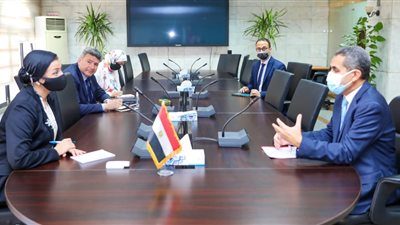 وزيرة البيئة تناقش مع محافظ الغربية دعم القرى الأكثر احتياجا ضمن 