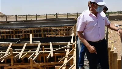 محافظ أسوان يتفقد حزمة مشروعات بقرى الرديسية بحري والطوناب (فيديو وصور) 
