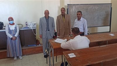 رئيس جامعة أسوان يتفقد امتحانات الترم الثاني بمعهد البحوث والدراسات الأفريقية