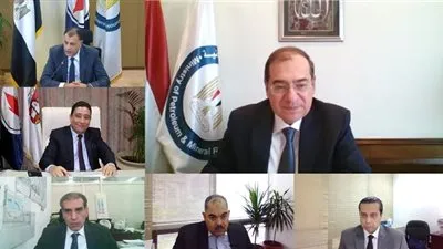 وزير البترول يوجه بتكثيف اعمال البحث والاستكشاف في حقل بدر -1 بالصحراء الغربية