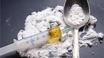 حبس عامل وابنه لاتهامهما بالاتجار بالمخدرات في سوهاج 