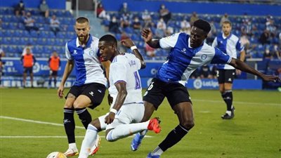 ألابا يكافح للحاق بموقعة ميلانو