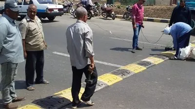 محافظة بني سويف تواجه رعونة السائقين بالمطبات الصناعية (صور)