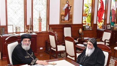 البابا تواضروس يستقبل الأنبا دانيال