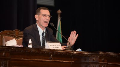 وجدي زين الدين يلقي محاضرة عن تطوير العقل المصري بجامعة القاهرة