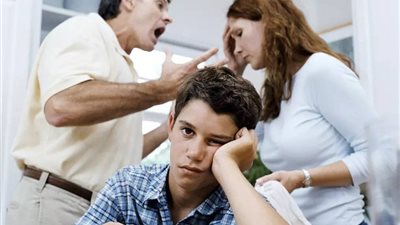  خبير تنمية بشرية يكشف طريقة حل المشاكل مع الأهل (فيديو)