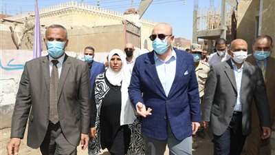 محافظ بني سويف يتابع مشروعات 