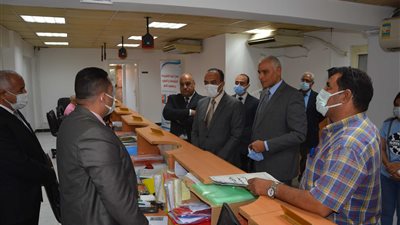  نائب محافظ المنيا يتابع سير العمل بجهاز تنمية المشروعات
