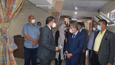 محافظ المنيا يتفقد عددا من المراكز المخصصة لتلقي لقاح كورونا