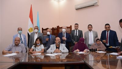 فتاة الفستان تعتذر إلى جامعة طنطا والمراقبين (صور)