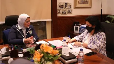 وزيرة الصحة تبحث إجراءات تسجيل 
