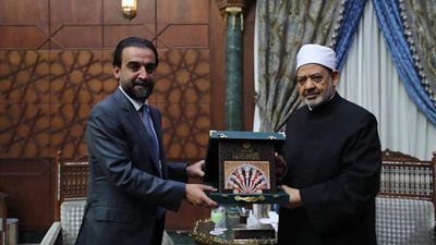 رئيس الوزراء العراقي يثمن دور شيخ الأزهر في توحيد المسلمين (صور)