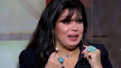 فيفي عبده تروي قصة هروبها من منزلها بسبب ضرب والدتها لها 