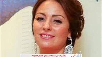 نيرمين الفقي تتألق بفستان أصفر أنيق في أحدث ظهور